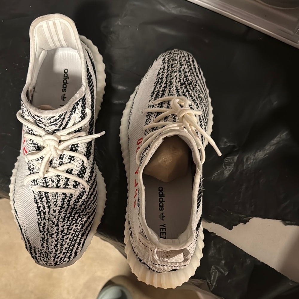 Adidas Yeezy Boost 350 V2 Zebra Edition